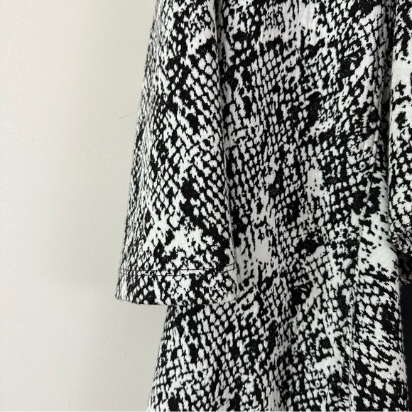Calvin Klein | Black and White Snake Print Ruffle Front 3/4 Sleeve Blazer 6 - Picture 3 of 7